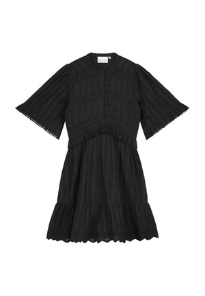 Zwarte jurk met korte pofmouwen, een knopenfront, een tiered rok met gegolfde zoom en textiel met een subtiel patroon.