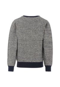 Szary sweter dzianinowy o teksturowanym wzorze, granatowe ściągacze przy mankietach i u dołu, okrągły dekolt oraz lekko bufiaste rękawy. Pokazany widok z tyłu.