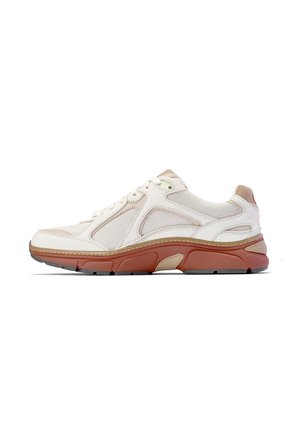 Zapatillas de hombre con parte superior de malla color crema, acentos beige, puntera y talón reforzados, entresuela volumétrica en naranja-rojo y suela blanca.