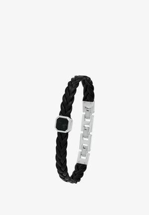 Schwarzes, geflochtenes Lederarmband mit einem silbernen sechseckigen Mittelpunkt und metallischen Verbindungen. Langlebiges und strukturiertes Design mit eleganten Akzenten.