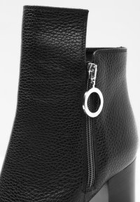 HUGO Bottines - black