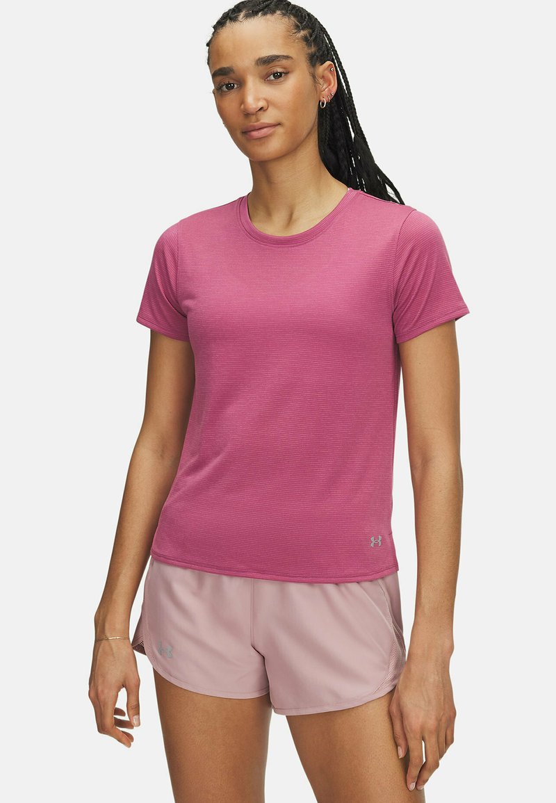 Sportliches T-Shirt mit kurzen Ärmeln in Hellpink mit strukturierter Oberfläche, ausgestattet mit einem Rundhalsausschnitt und dezentem Logo-Detail am Saum.