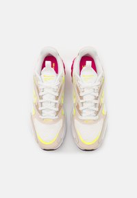 Nike Sportswear ZOOM AIR FIRE - Sapatilhas - summit white/white/light orewood brown/pink prime/volt