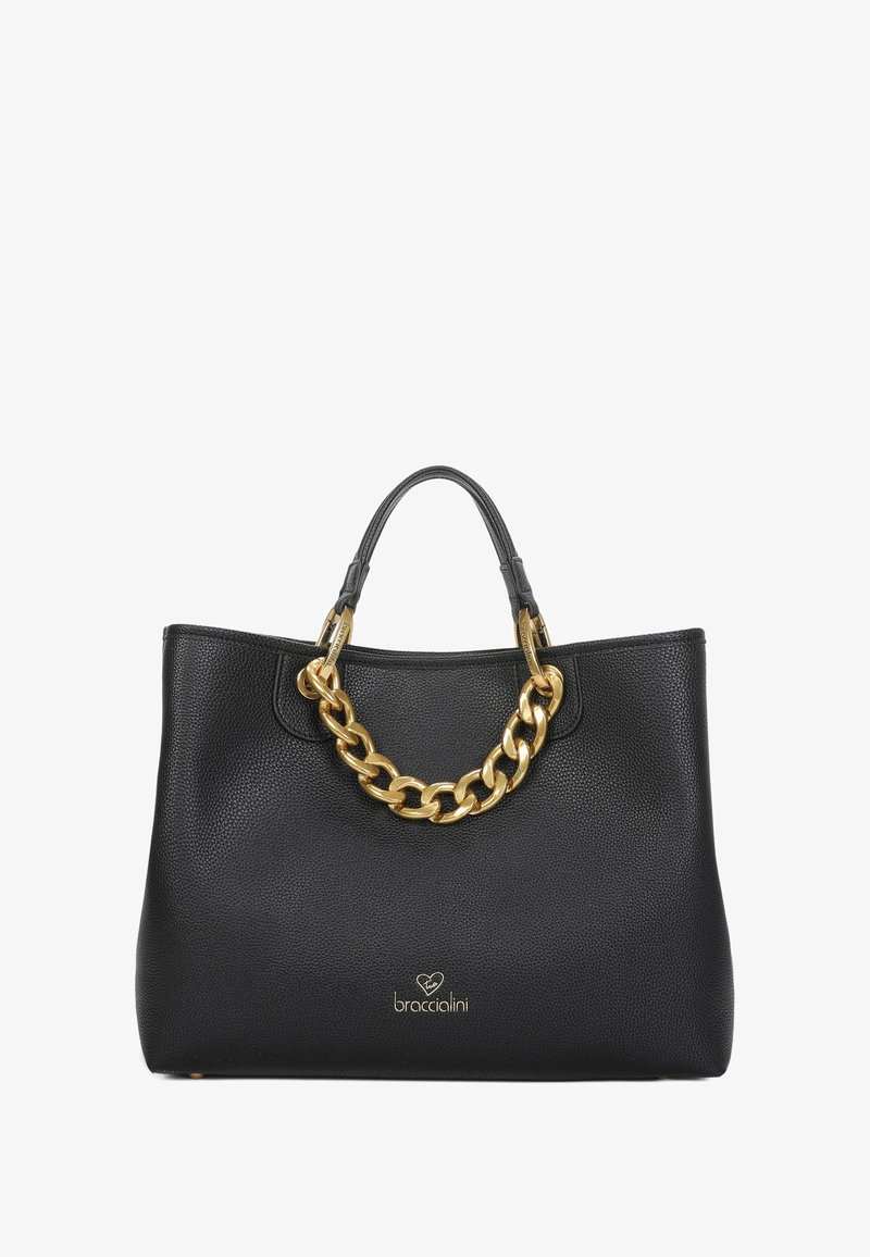 Sac tote en cuir noir texturé avec poignées doubles et accent en chaîne dorée. Présente un branding discret à l'avant. Forme lisse et structurée.