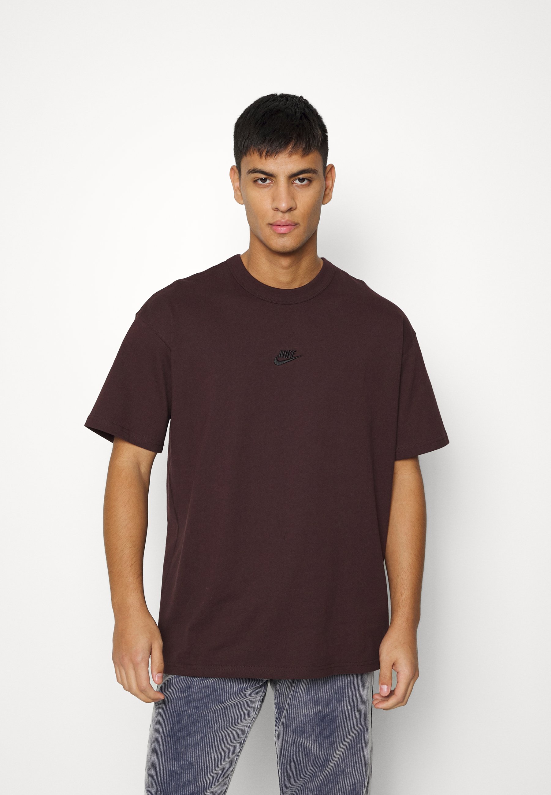 tee premium essential nike