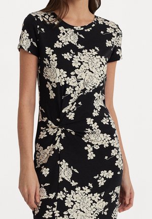 Robe noire à fleurs avec des manches courtes, un décolleté rond, des motifs de fleurs beige clair et un détail noué à la taille.