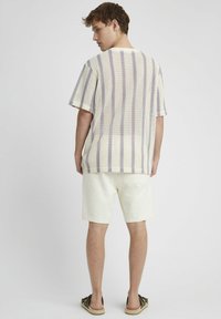 BZB BERMUDA MAILLE - Short - naturel