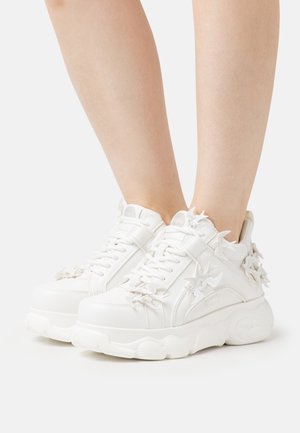 Buffalo, Baskets basses - white