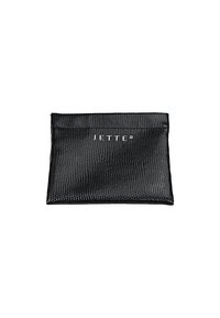 Clutch nera in ecopelle con un motivo texturizzato a forma di rettile e chiusura a zip. Presenta il nome del marchio "JETTE" in lettere argentate sulla parte anteriore.