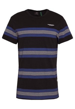 T-shirt noir à manches courtes avec des bandes horizontales rayées bleu et blanc et un petit logo blanc "G-Star Raw" sur la poitrine.