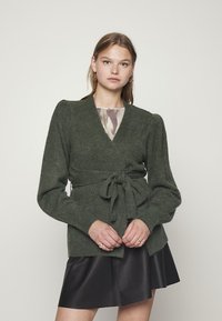 ICHI - IHKAMARA CA - Cardigan - kombu green Miniatyrbilde 1