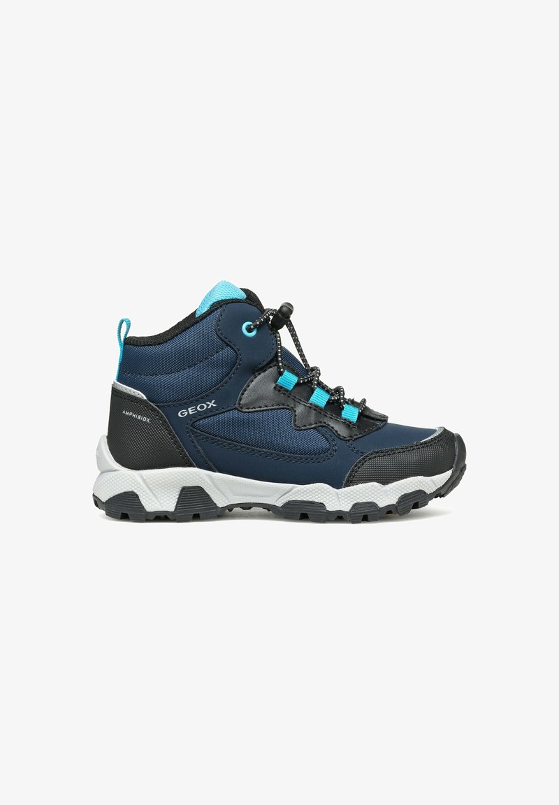 Chaussure de randonnée enfant bleu marine et noir avec des accents turquoise, semelle blanche robuste et système de laçage rapide.