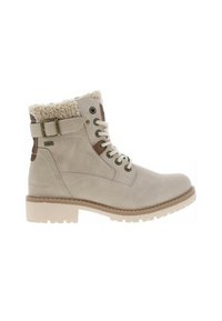 Bottine en daim beige avec un col en sherpa, un avant à lacets, des éléments en métal et une semelle en caoutchouc texturée. Présente un détail de boucle sur le côté.