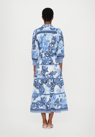 Alice + Olivia GENEVA TIERED BLOUSON SLEEVE MIDI DRESS - Särkkleit - scroll symphony