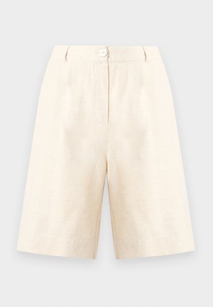 Shorts beige mi-cuisse avec fermeture par bouton et zip, passants pour ceinture, et coupe droite, sur un fond clair uni.