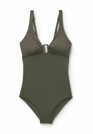 Bañador de una pieza verde oliva con tirantes ajustables y un detalle de hebilla rectangular en el centro del pecho.
