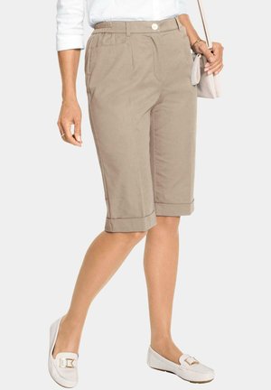 Beige knielange Shorts mit lockerer Passform, featuring einen umklappbaren Saum, seitlichen Taschen und einem Knopfverschluss an der Taille.