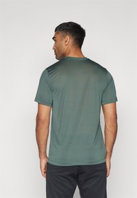 Nike Performance TEE RESET - Spordi T-särk - vintage green/matte silver