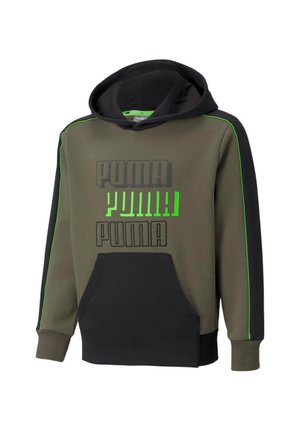 Felpa con cappuccio Puma verde oliva e nero con piping verde sulle maniche, tasca a marsupio davanti e tre loghi "PUMA" in nero e verde sulla parte anteriore.