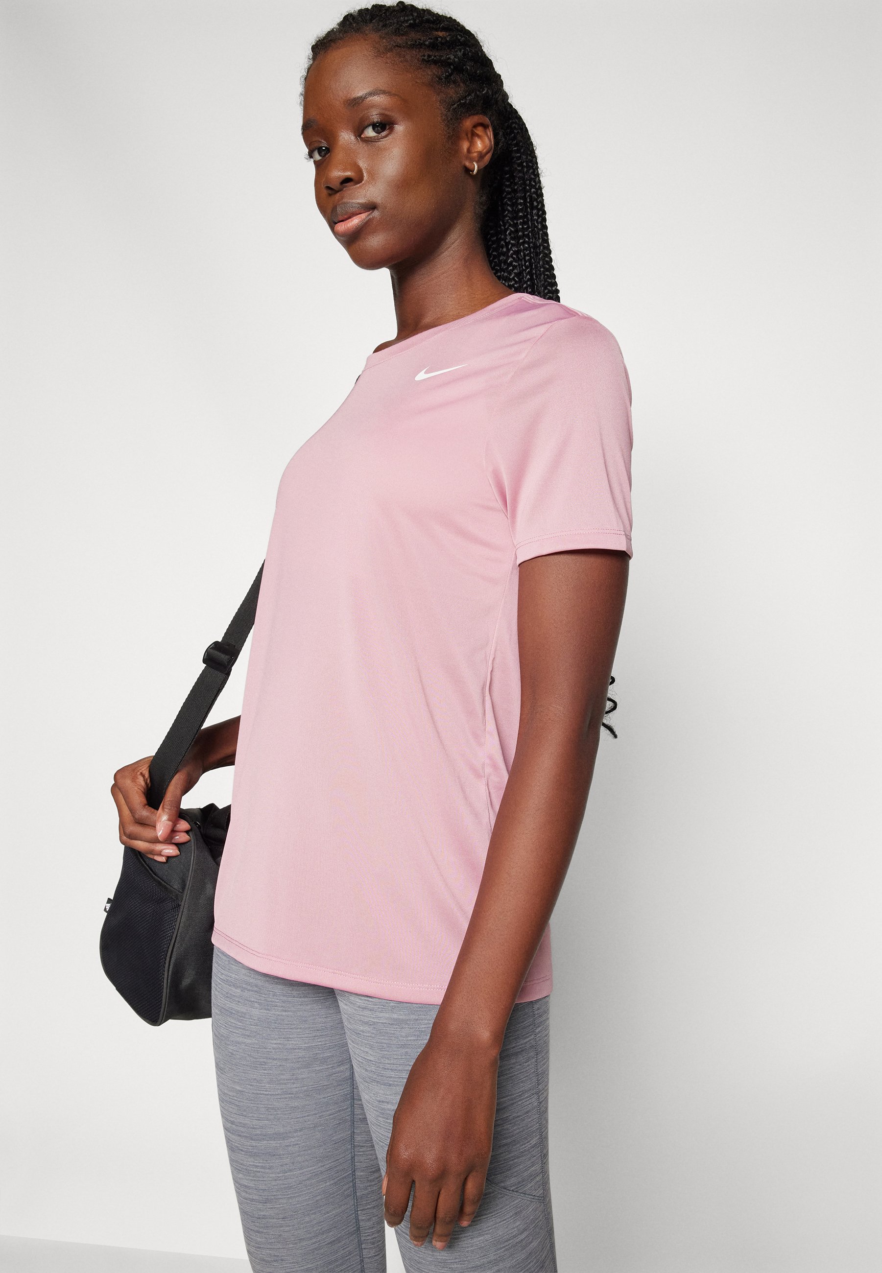 Nike Performance TEE - Sports T-shirt - elemental pink/light