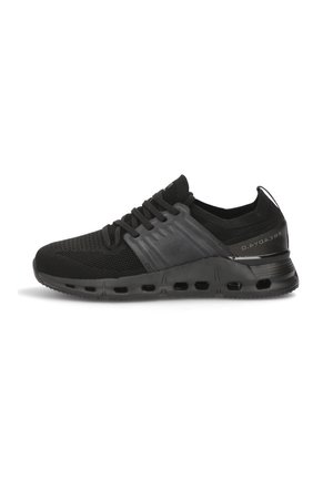 Zapatillas deportivas negras con parte superior de malla, cuello acolchado y suela de goma con bolsas de aire. El diseño incluye acentos en gris contrastante.