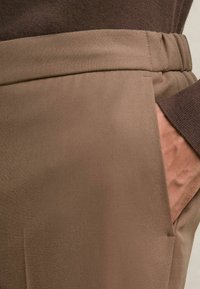 Reiss FOUND INTERNAL DRAWSTRING - Hlače - camel