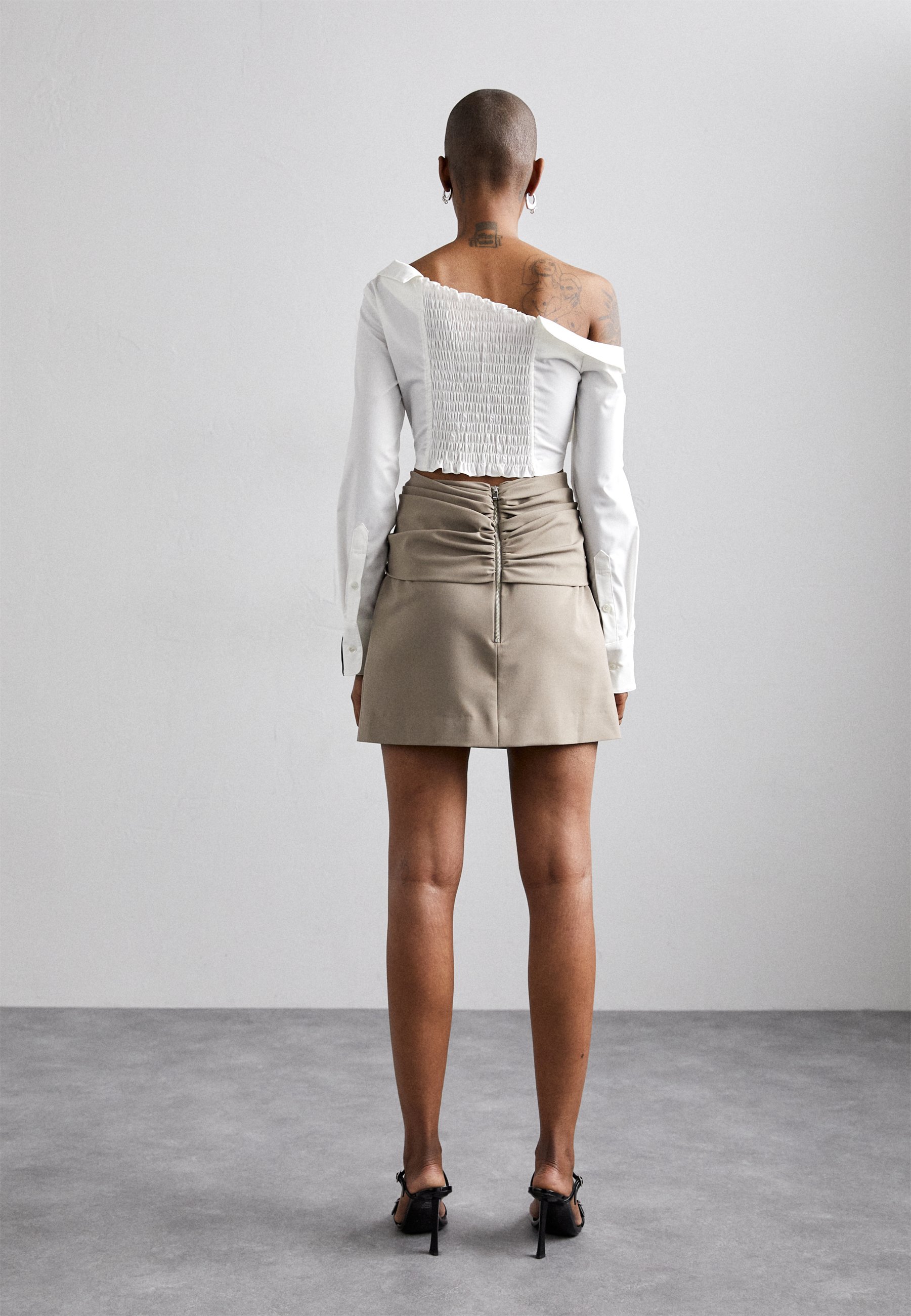 【MISCHIEF】 SHIRRING MINI SKIRT KHAKI GREY Cargo Mini Skirt - Grey – LAKH
