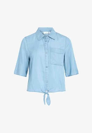 Hele sinine lühikeste varrukatega nööbitav särk terava krae, rinnatasku ja eespool seotud äärisega.