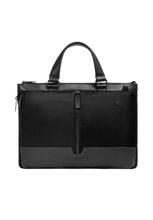 Schwarze Laptoptasche mit einer texturierten Stoffvorderseite und glatten Lederakzenten. Verfügt über obere Griffe und eine Reißverschlusstasche an der Vorderseite.