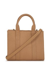 Håndtaske i lærred i tan med to top-hanke og en aftagelig skulderrem. Har vandrette syninger og en struktureret rektangulær form.