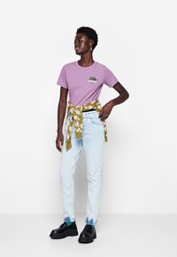 Dedicated MYSEN FIVE BILLION DUSTY  - T-shirt estampada - valerian