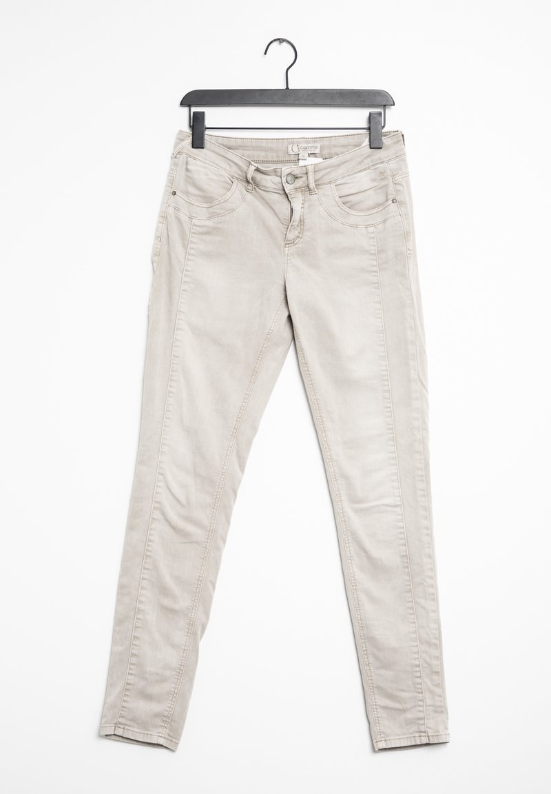 Jeans skinny beige claro fabricados en una mezcla de algodón, con bolsillos frontales, trabillas para el cinturón y detalles de costura a lo largo de los lados.