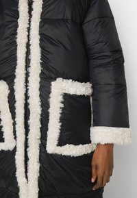 Abercrombie & Fitch Casaco clássico - black /with cream