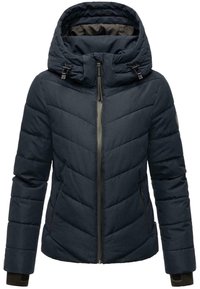 Veste de puffer bleu marine foncé avec un motif en chevrons, capuche ajustable, fermeture éclair et poches latérales. Comprend des poignets élastiques et une finition lisse.