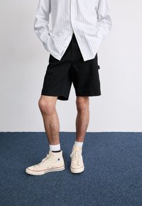 Carhartt WIP - SINGLE KNEE - Short - black Image miniature 1