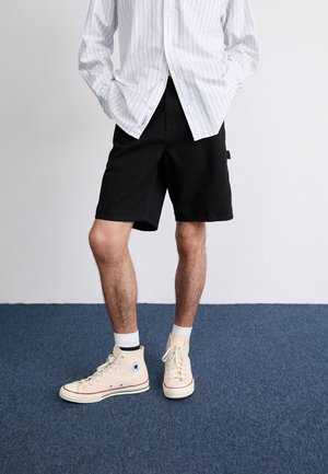 SINGLE KNEE - Shorts - black