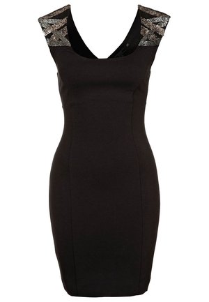 Czarna dopasowana sukienka z dekoltem w serek, ozdobiona teksturowanymi metalicznymi akcentami na ramionach. Gładka tkanina, bez rękawów. Elegancka i smukła sylwetka.