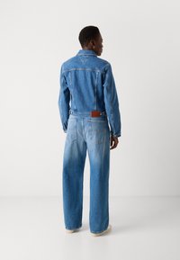Tommy Jeans CLASSIC TRUCKER JACKET  - Jeansjacke - denim medium