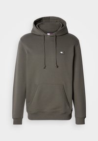 Sweat à capuche kaki foncé avec poche kangourou devant, capuche à cordon de serrage, poignets côtelés et petit logo Tommy Jeans sur la poitrine.