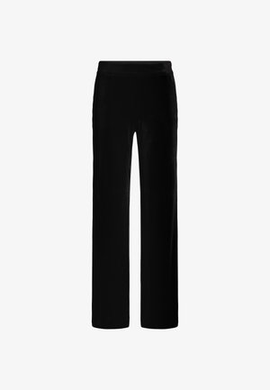 Czarne szerokie spodnie wykonane z miękkiego aksamitu. Posiadają elastyczny pasek w talii oraz gładką strukturę, zaprojektowane z myślą o komforcie i łatwości noszenia.
