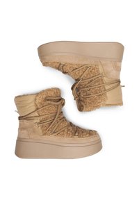 Botine platformbe de culoare bej, cu un exterior texturat din fleecă, accente din suede și șireturi contrastante. Prezintă un vârf rotunjit și o talpă groasă din cauciuc.