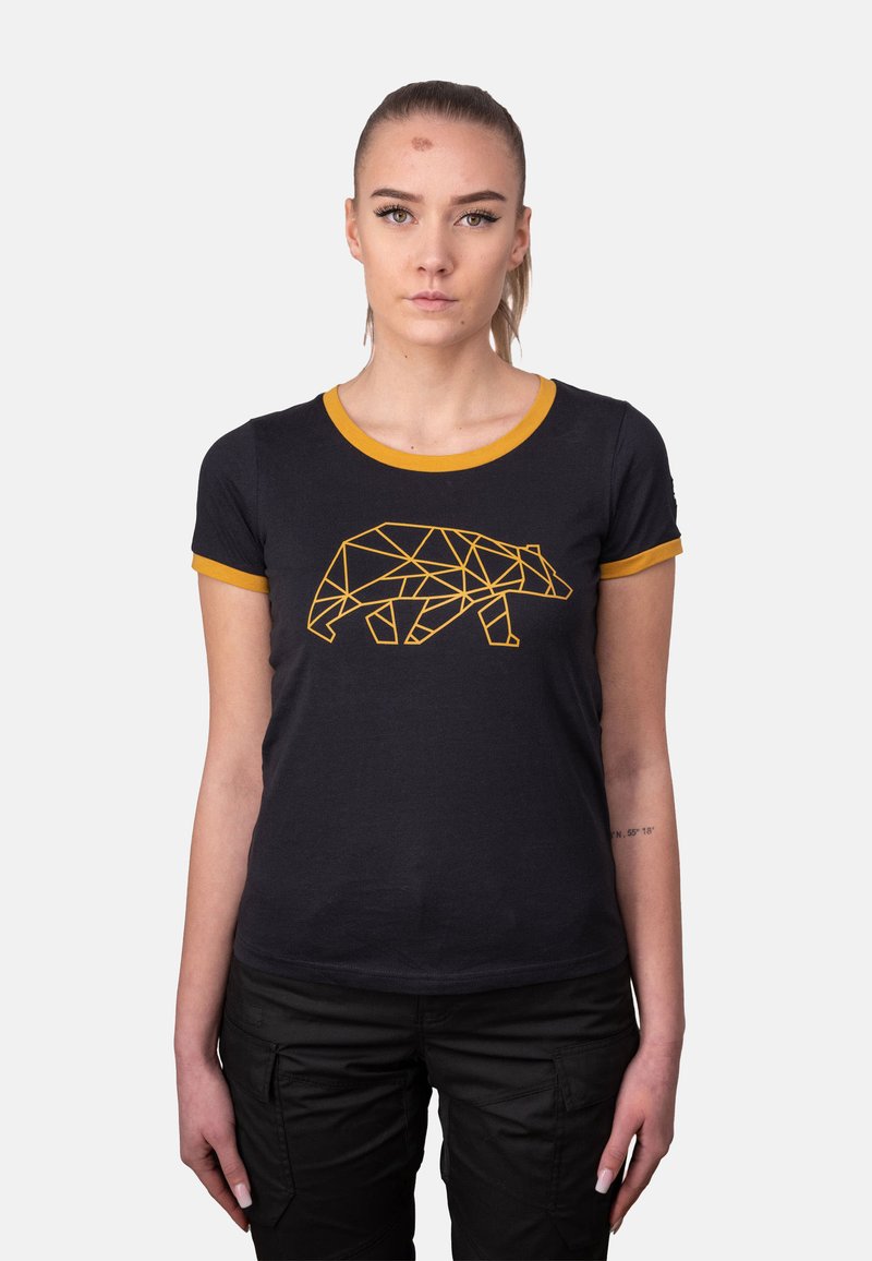 Camiseta negra con detalles en amarillo. Presenta un diseño geométrico de un oso en amarillo. De manga corta y cuello redondo, hecha de algodón.