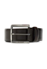 Sorte læderbælte med en rektangulær metalbuckle i sølvfarve, præget med brandnavnet. Glat tekstur, klassisk design og holdbart.