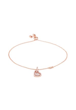 Zarter Armreif aus Roségold mit einem herzförmigen, mit Diamanten besetzten Anhänger und verstellbarem Schieberverschluss auf weißem Hintergrund.