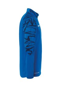 Maillot de sport bleu avec un col zippé à moitié ; motif géométrique noir sur les manches ; tissu lisse et léger avec des propriétés d'évacuation de l'humidité.