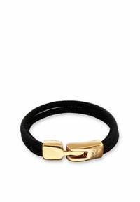 Pulsera elástica negra con un cierre de metal dorado liso, que presenta un diseño elegante y dos hilos superpuestos.