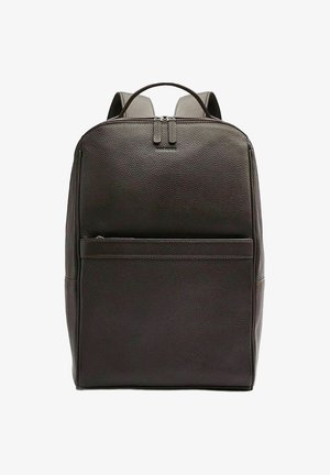 Brun læder rygsæk med en struktureret overflade, rektangulær form, dobbelt top håndtag og en frontlomme med lynlås. Glatte lynlås-lukninger.