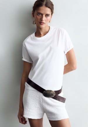 - T-shirt basic