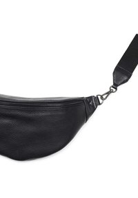 Marsupio in pelle nera con superficie texture, chiusura con zip e tracolla regolabile. Dotato di una clip metallica per una chiusura sicura.
