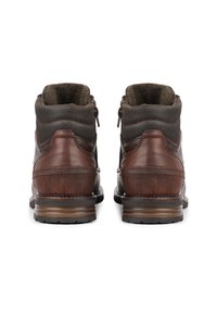 Botas tobilleras de cuero marrón y malla con un acabado texturizado, que cuentan con un collarín acolchado y una suela de goma para mayor tracción.